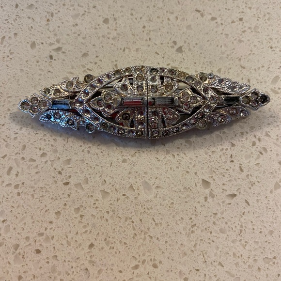 unknown Jewelry - Stunning silver tone brooch can become lapel chips. This was very in big 1930’s